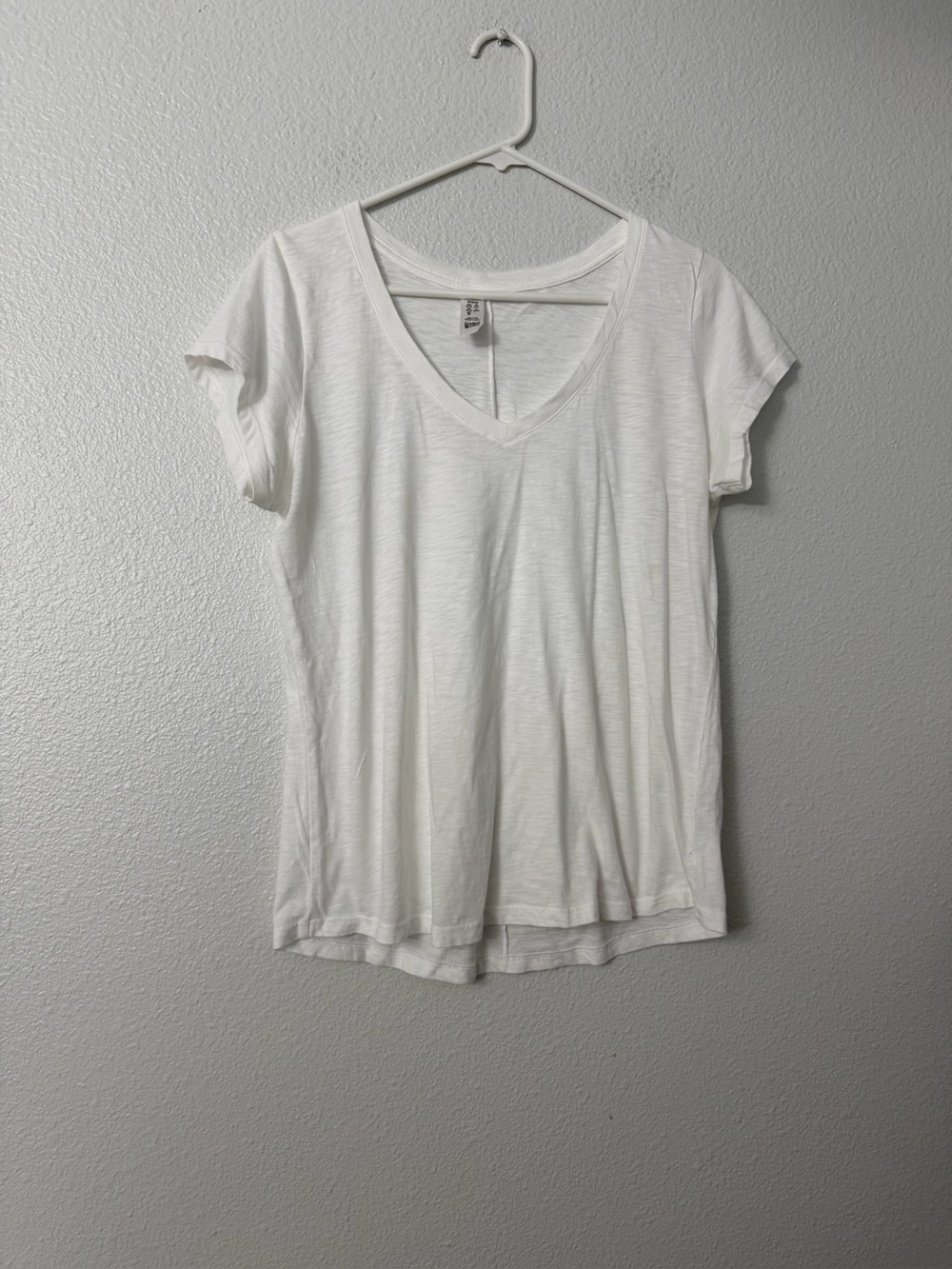 SPANX White V-Neck Short Sleeve Tee Sz M